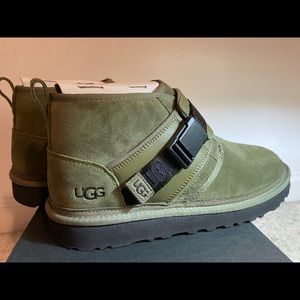 UGG Men’s Neumel Snapback Boot in Moss Green, Size US 12.